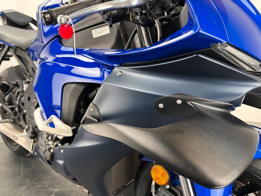 Fahrzeugabbildung Yamaha YZF-R1 *NEUWERTIG *WINGLETS *UNFALLFREI