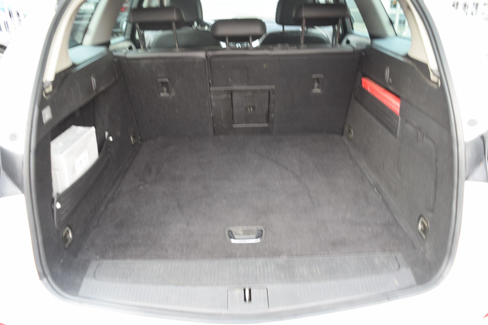 Opel Astra 2014 — photo 17