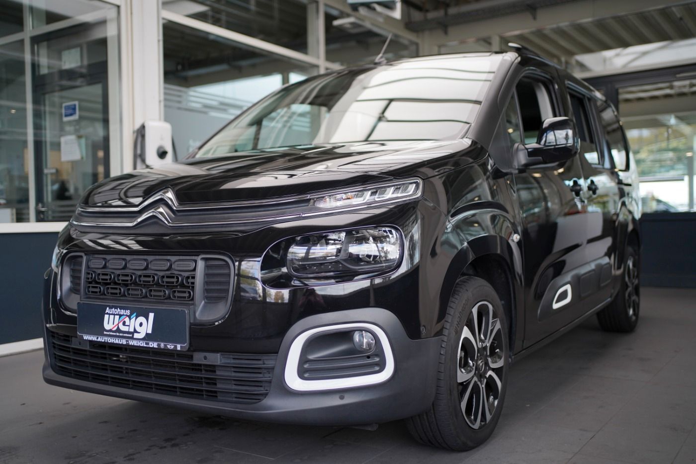 Fahrzeugabbildung Citroën Berlingo XL BlueHDi 130 Shine Standheizung AHK