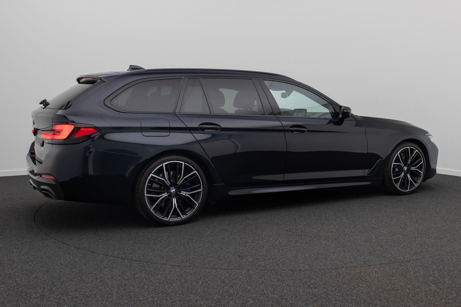 Fahrzeugabbildung BMW 540d xD M Sport Panorama HUD H/ K DAB SoftClose