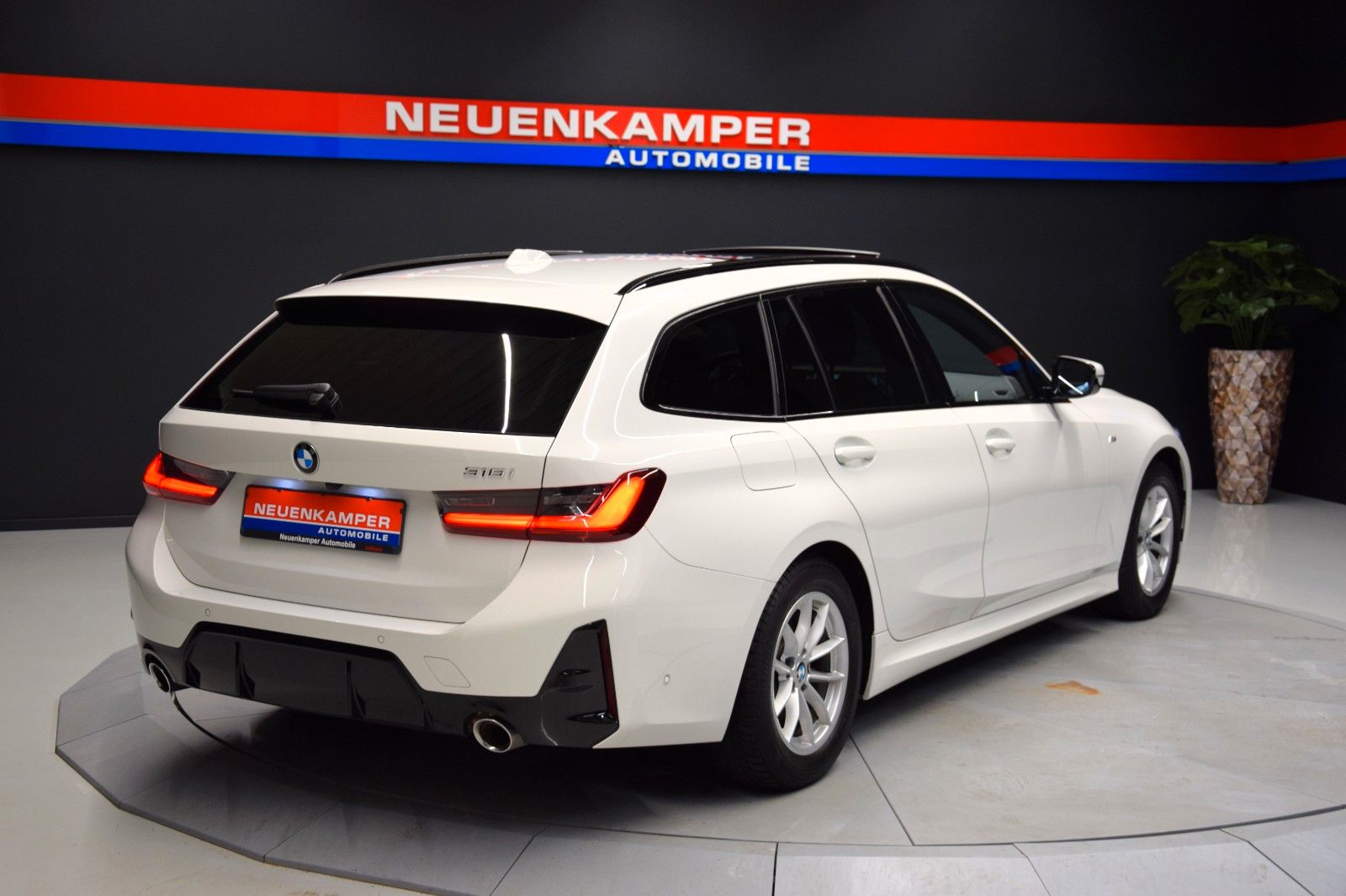 Fahrzeugabbildung BMW 318 i Touring M Sport ACC Pano AHK Memory Kamera