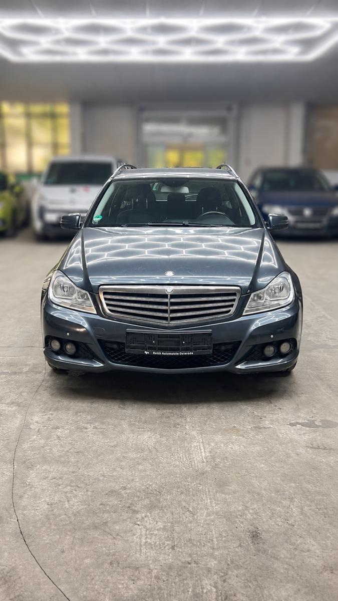 Mercedes-Benz C200 2013 — вигляд ззаду