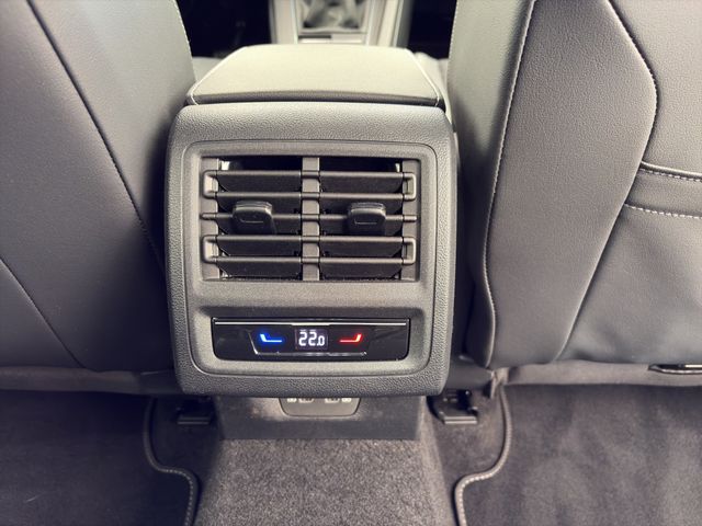 Fahrzeugabbildung Volkswagen Golf Variant 1.5 TSI Goal LED+360°Cam+ACC+AHK