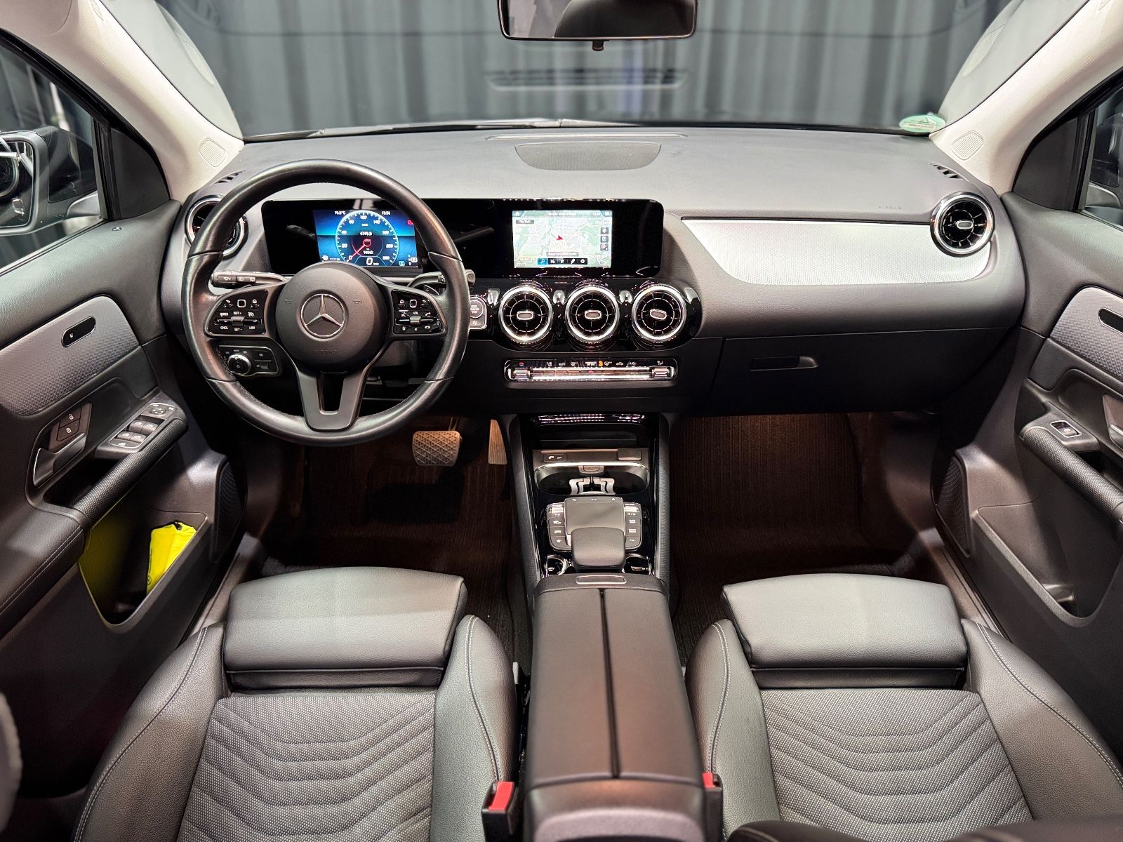 Fahrzeugabbildung Mercedes-Benz GLA 220d|AUTOMATIK|NAVI|LED-SCHEINWERFER|