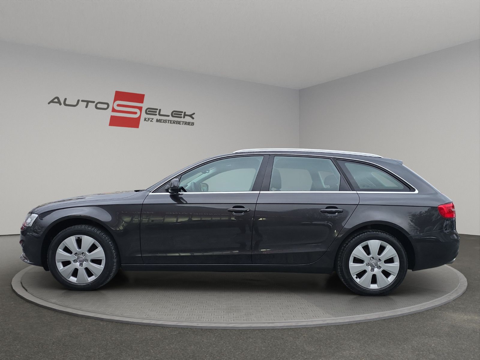 Fahrzeugabbildung Audi A4 Avant Ambiente+AHK+NAVi+TEMPOMAT+Elektr. Heck