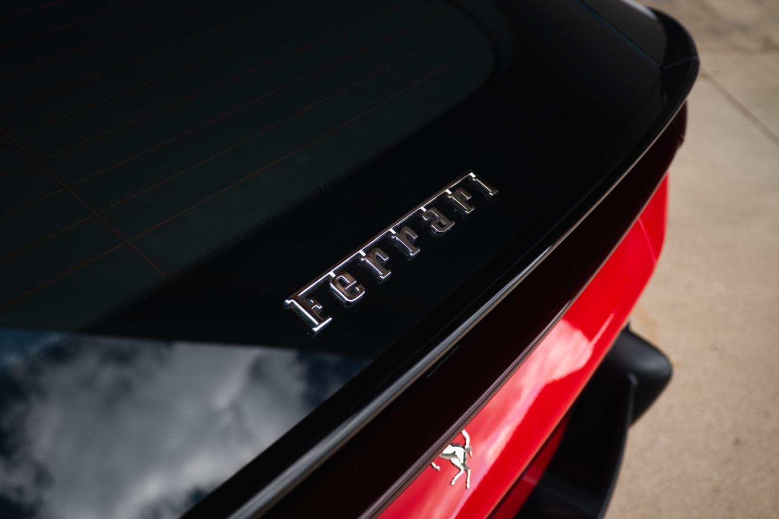 Ferrari LIFT/CARBON/RACING SEATS/ACC