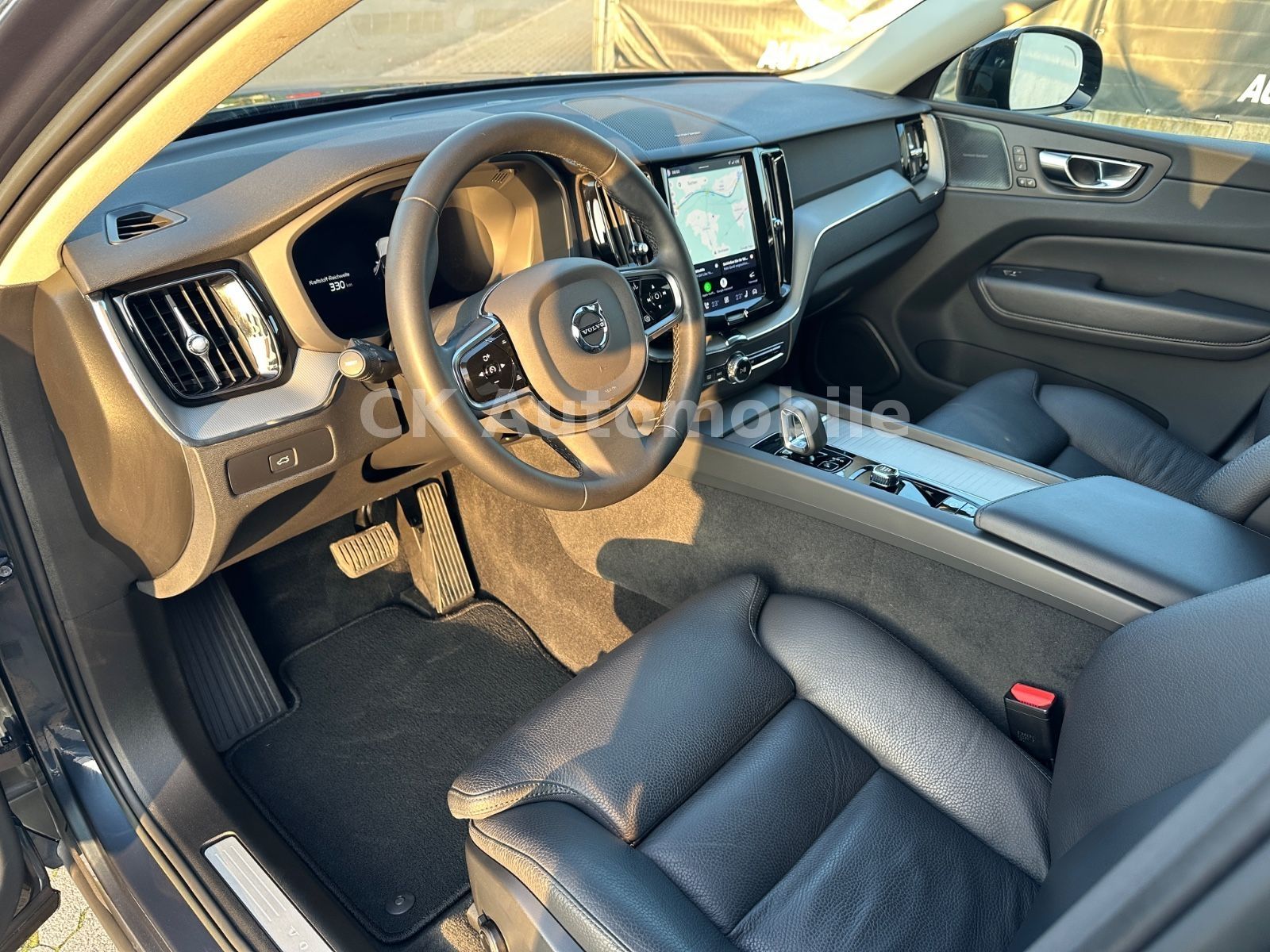 Fahrzeugabbildung Volvo XC60 B4 Plus Dark AWD/BLIS/Navi/LED/Kamera/AHK