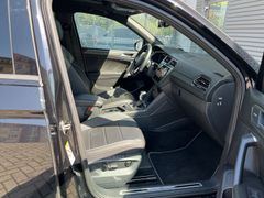 Fahrzeugabbildung Volkswagen Tiguan Allspace 2.0 TDI R-Line 4M LEDER PANO STH