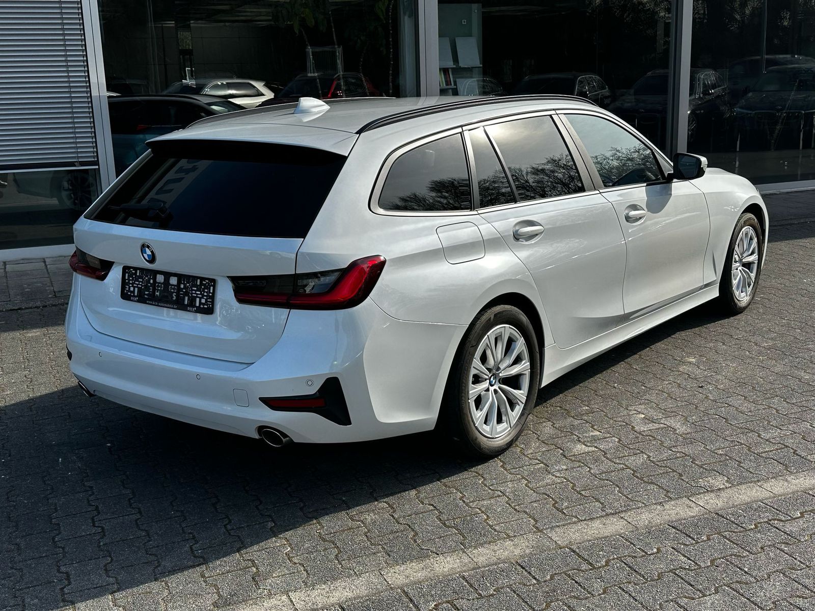 Fahrzeugabbildung BMW 318d Aut Advan Tou VIRTU+PROF+NAVI+SHZ+LED+PDC+M
