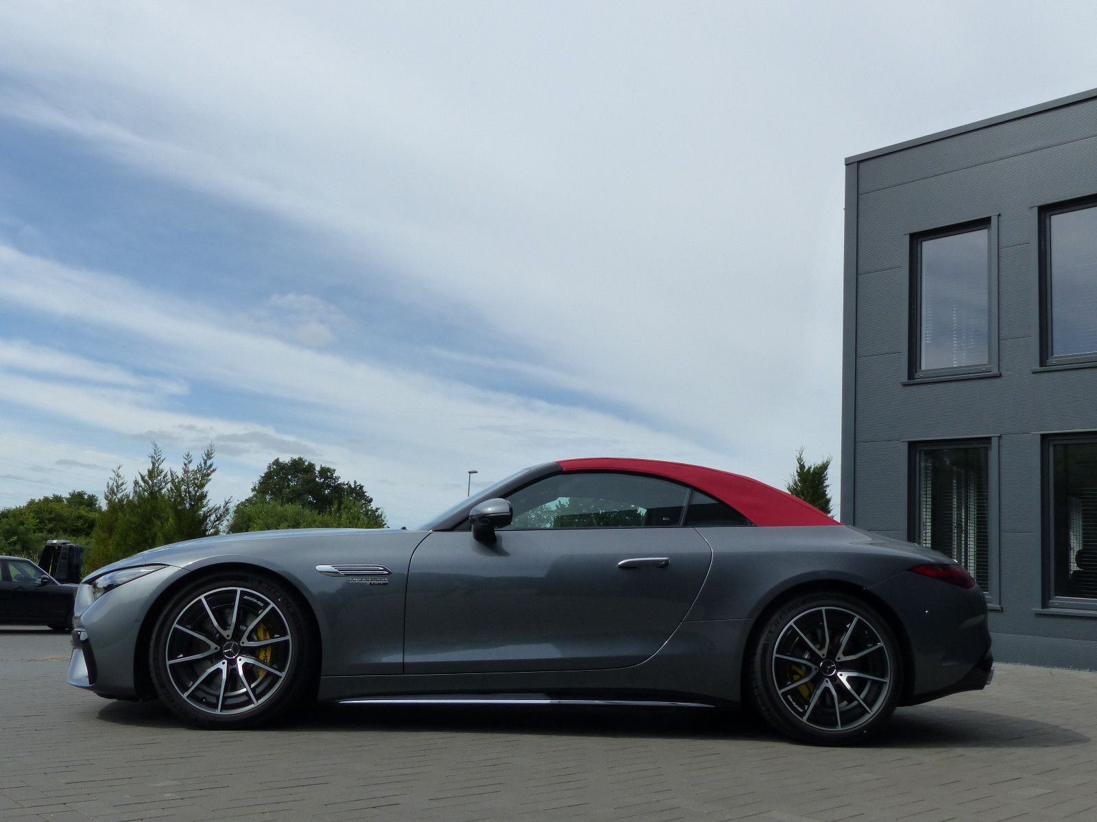 Fahrzeugabbildung Mercedes-Benz SL 63 AMG 4MATIC+ *4000 KM*