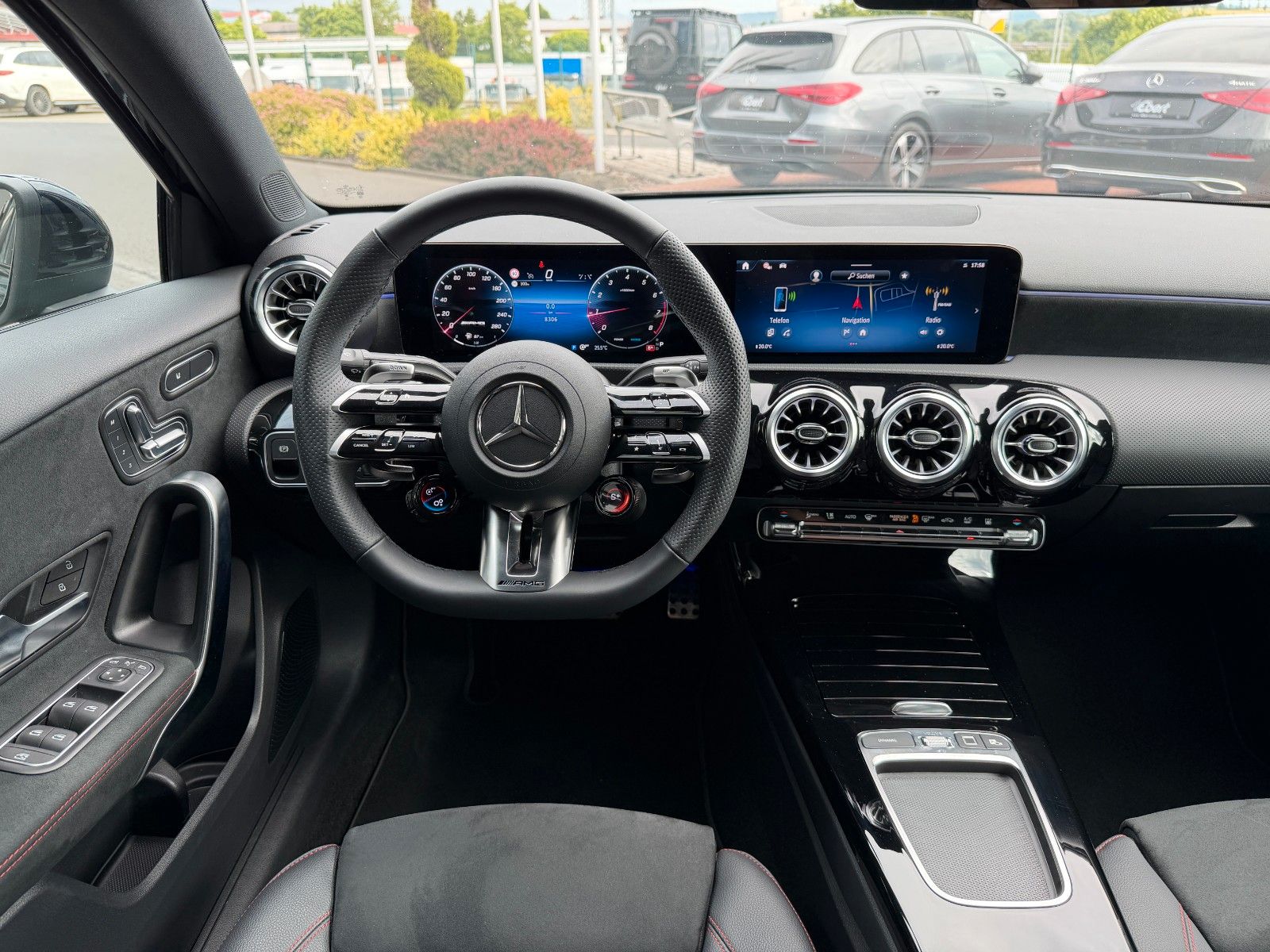 Fahrzeugabbildung Mercedes-Benz A 35 AMG 4Matic+Aero+StandH+360+MultiB+Memory