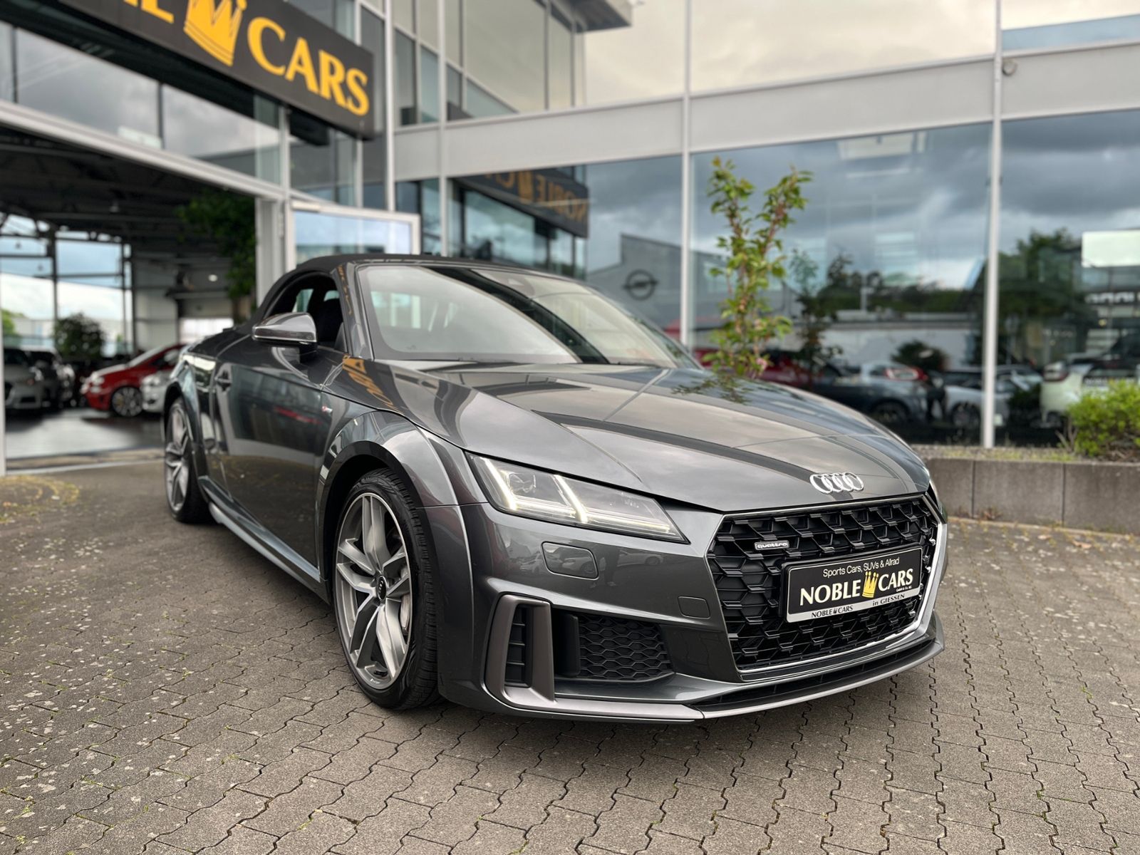 Fahrzeugabbildung Audi TT Roadster  45 TFSI quattro S line S tronic LED