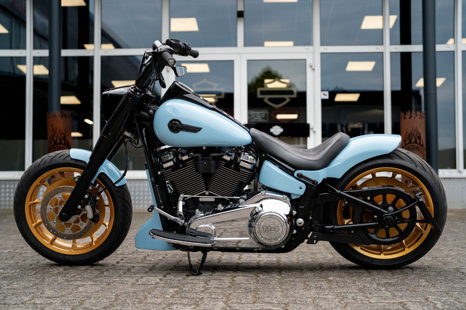 Fahrzeugabbildung Harley-Davidson Light Blue FAT BOY FLFBS 114 - Jekill & Hyde-