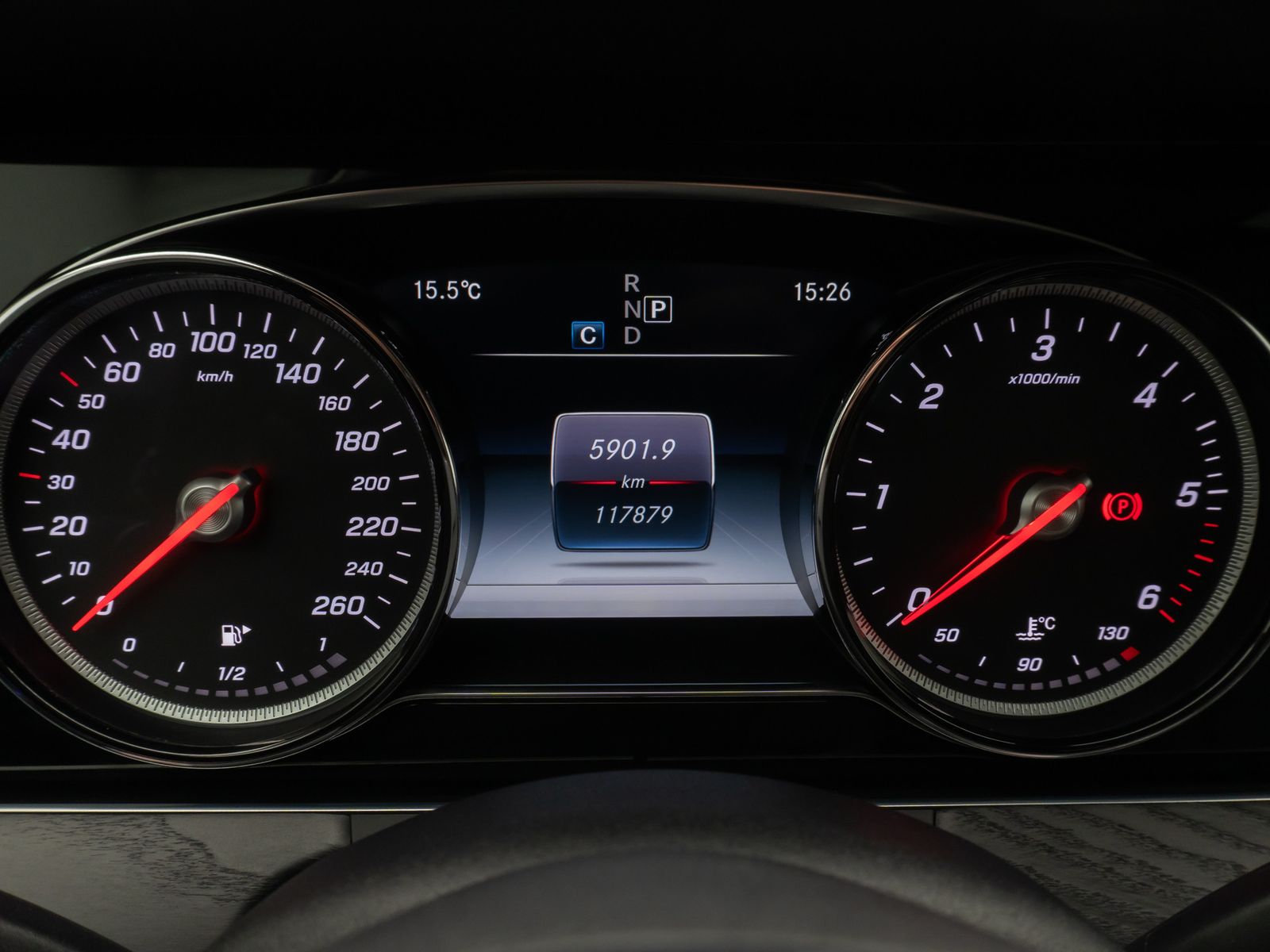 Fahrzeugabbildung Mercedes-Benz E 220 d Avantgarde. 9G-Tronic Kamera Navi Sport