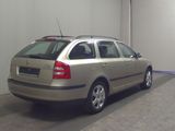 Skoda Octavia Kombi 1.6 FSI Elegance GSD AHK PDC - Skoda Octavia: Fsi