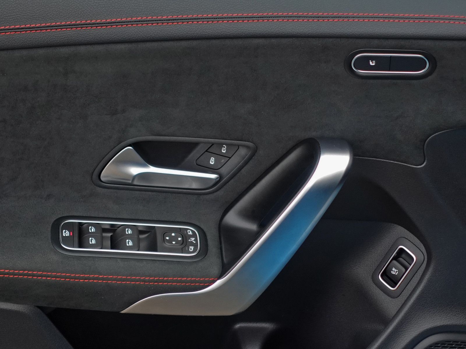 Fahrzeugabbildung Mercedes-Benz CLA 200 Shooting Brake 7GDCT AMG-Line MBUX MBEAM