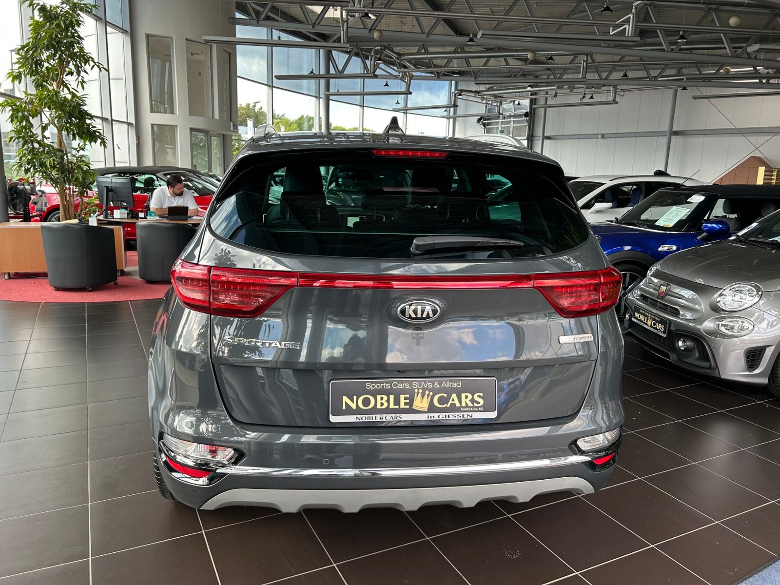 Fahrzeugabbildung Kia Sportage Platinum Edition 4WD PANO LEDER 19"