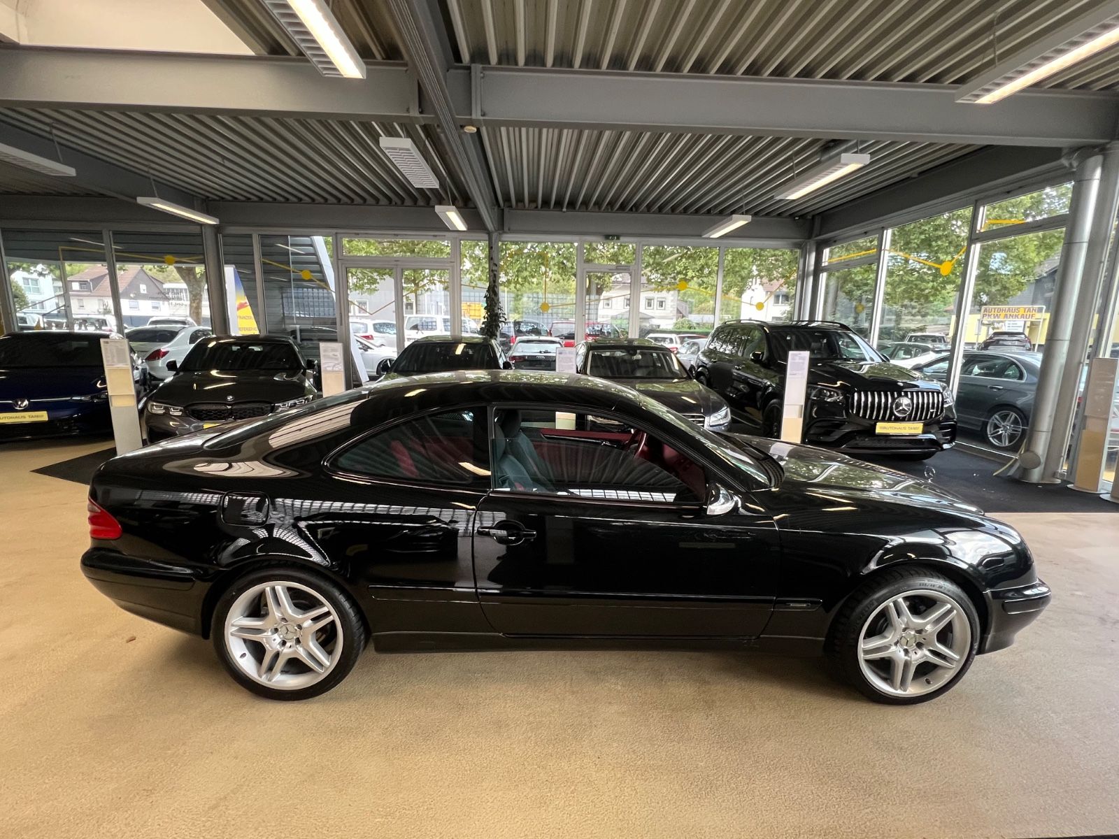 Fahrzeugabbildung Mercedes-Benz CLK 320 AVANTGARDE * 1.HAND *