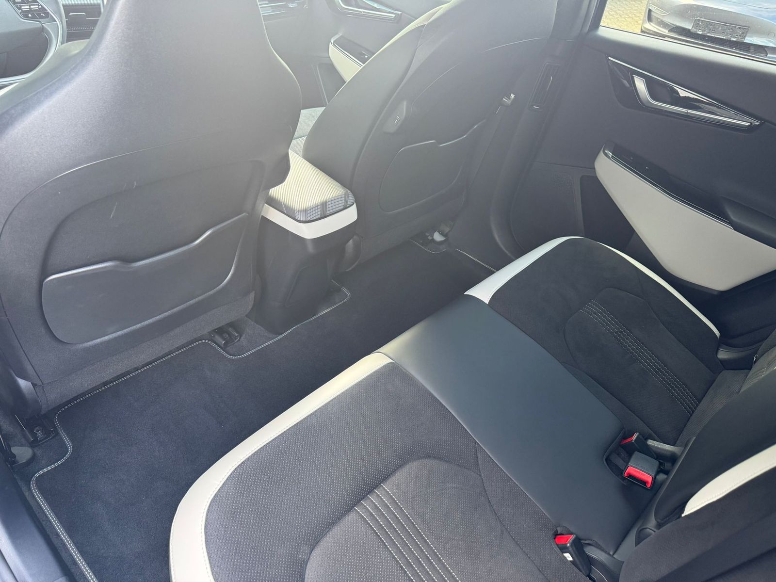 Fahrzeugabbildung Kia EV6 GT-Line 4WD WERKSGA+MEMO+DAB+HEAD+ACC+360°