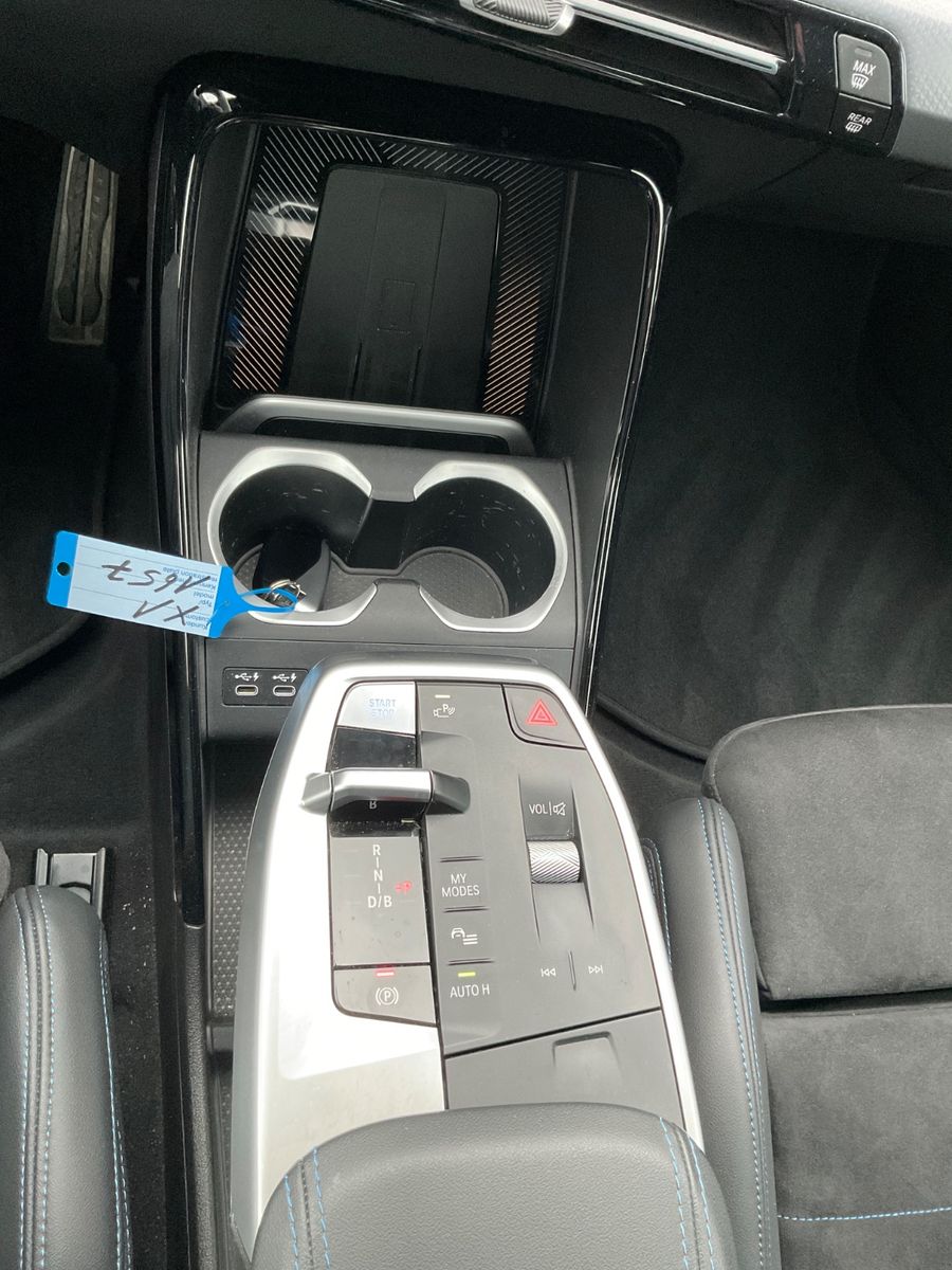 Fahrzeugabbildung BMW iX1 30 xDrive M Sport,HeadUp,Navi,Kamera