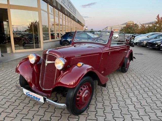 Vorderansicht des ANDERE Adler Trumpf Junior 25 Cabrio Karmann Karosserie