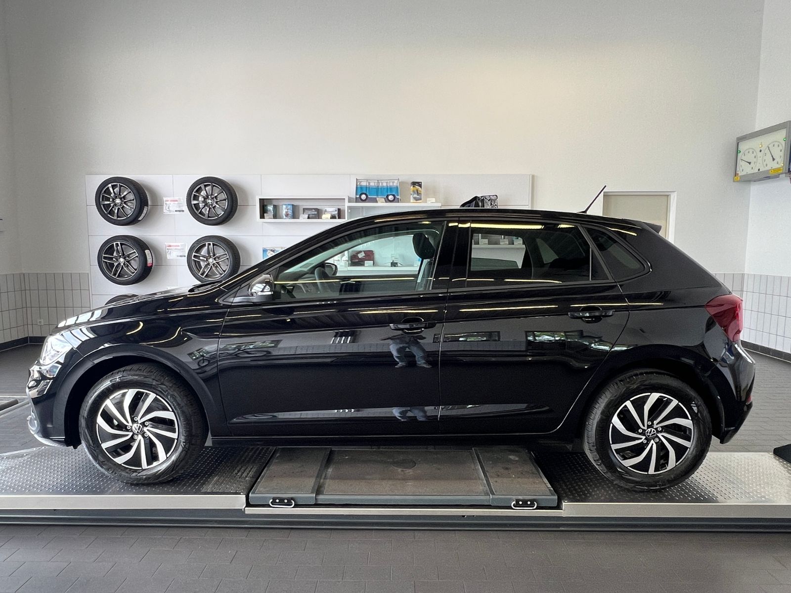 Fahrzeugabbildung Volkswagen Polo Life 1.0 TSI *LED, App Connect, PDC, Kamera