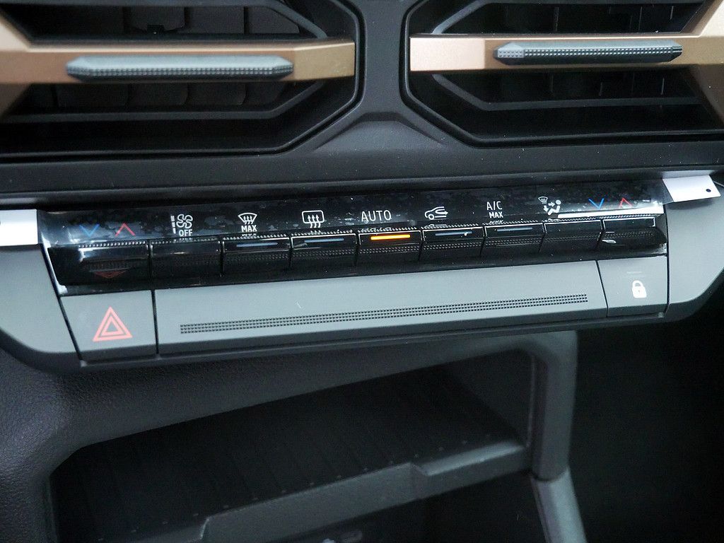 Fahrzeugabbildung Dacia Bigster Extreme TCe 140