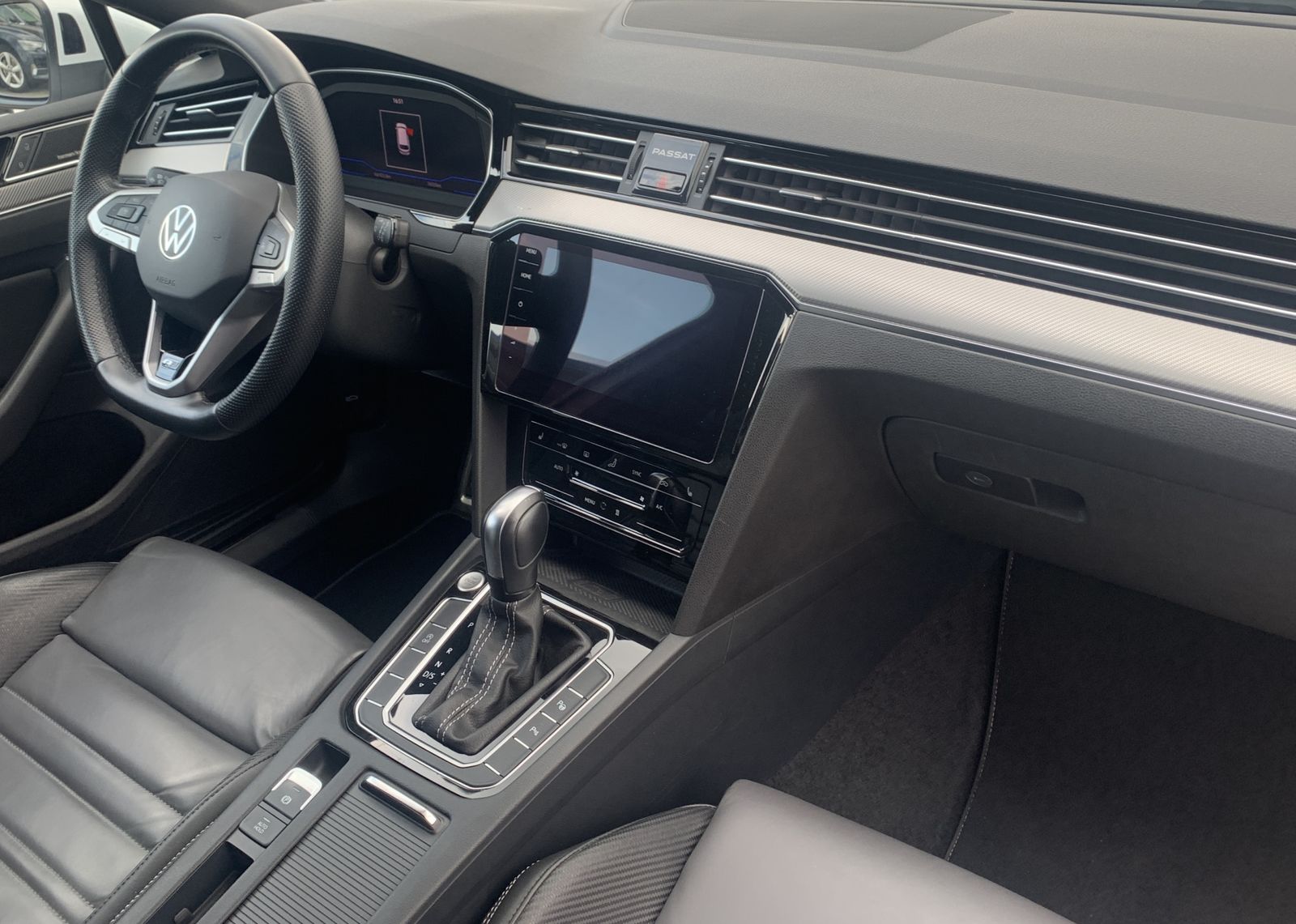 Fahrzeugabbildung Volkswagen Passat Variant 2.0 TDI*R-Line*4Motion*Leder*AHK*