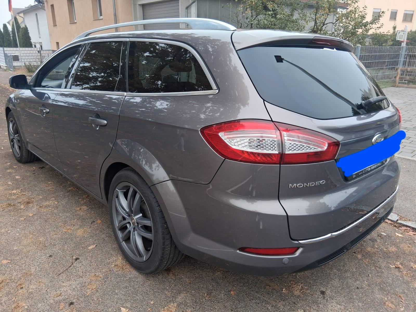 Ford Mondeo 2011 — interior