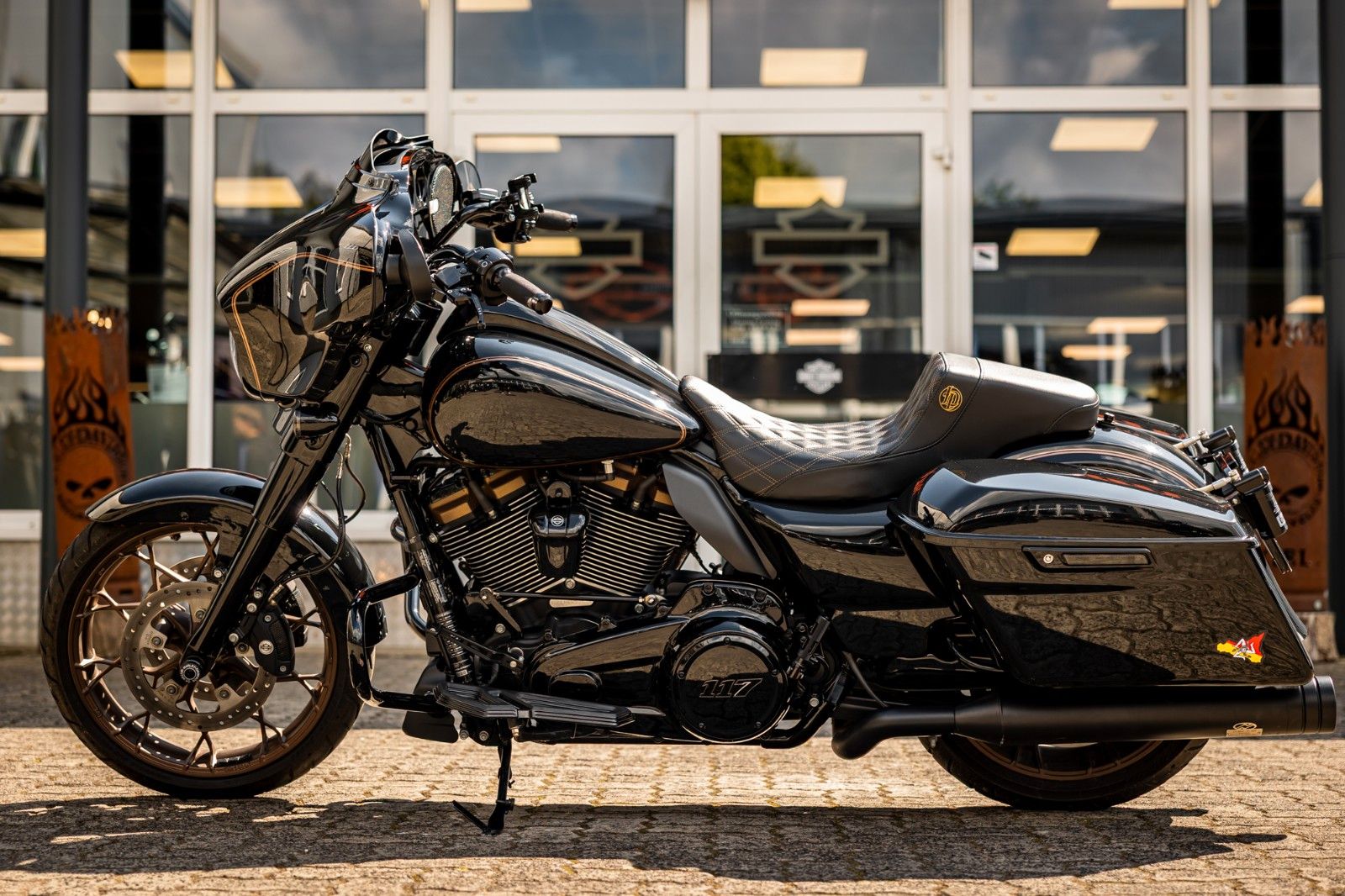 Fahrzeugabbildung Harley-Davidson FLHXST STREET GLIDE ST 117-JEKILL & HYDE- Öhlins
