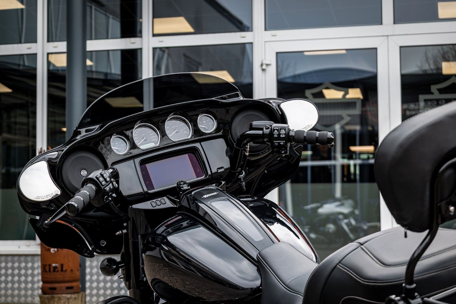Fahrzeugabbildung Harley-Davidson FLHXST STREET GLIDE ST 117 - Kesstech -