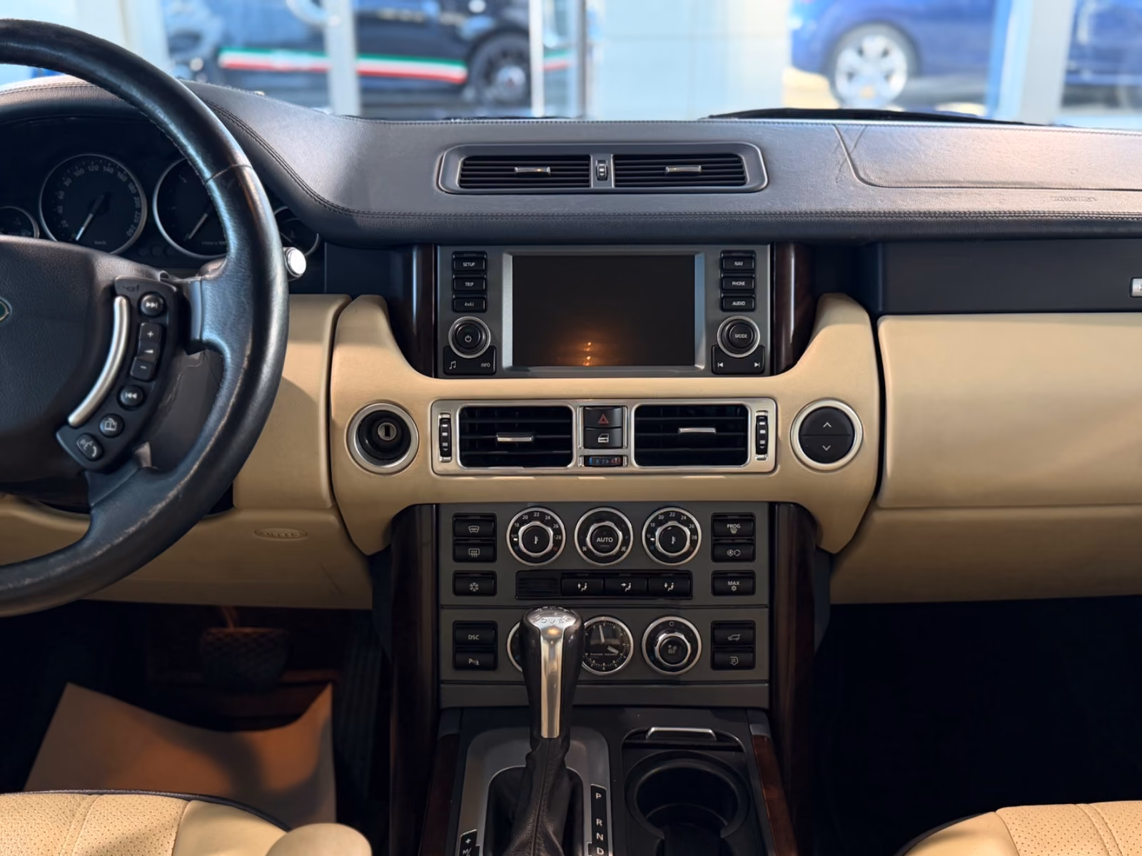 Land Rover Range Rover 3.6 TDV8 Vogue | 272 ch | BVA | GPS | Toit ouvrant | Chauffage stationnaire | Sièges chauffants et ventilés | Attelage