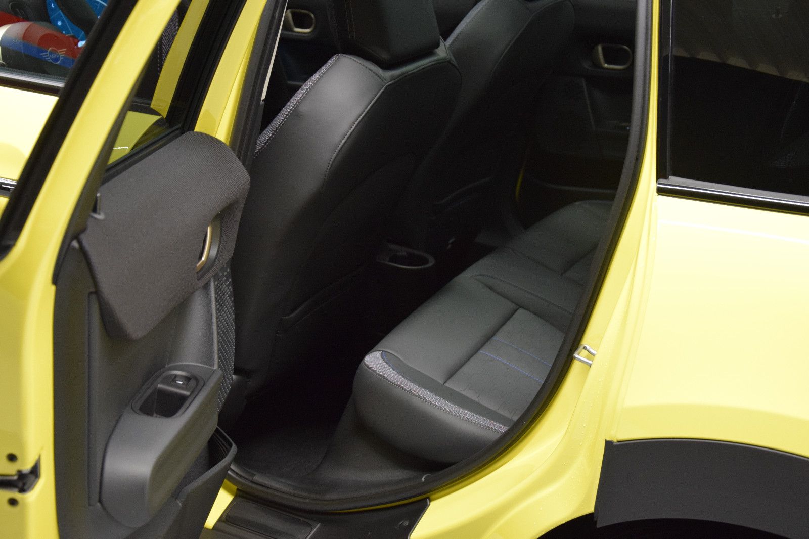 Fahrzeugabbildung MINI Cooper S Classic Trim 5-Türen Paket-L Pano h/k