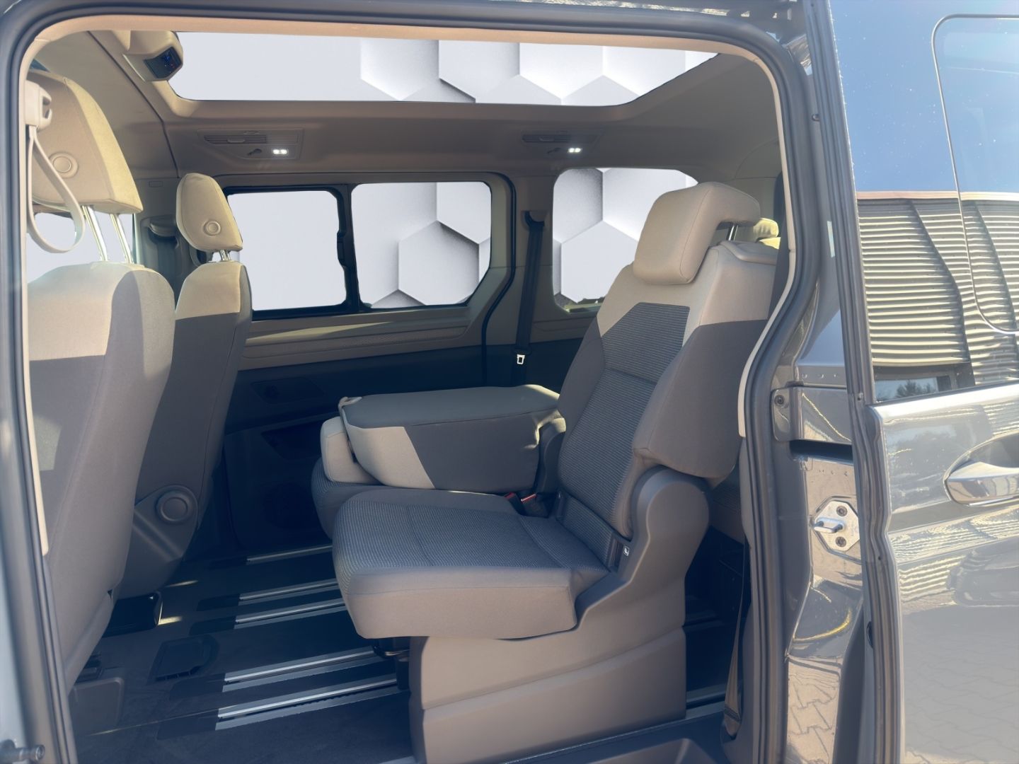 T7 Multivan Basis 2.0 TDI 110kW MatrixLED PanoDa