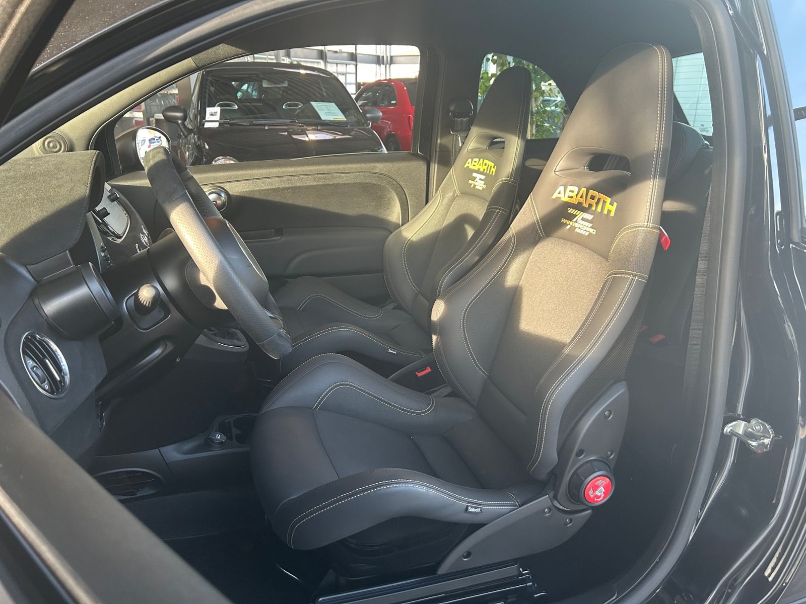 Fahrzeugabbildung Abarth 695 75 Anniversario 1.4 T-Jet BEATS