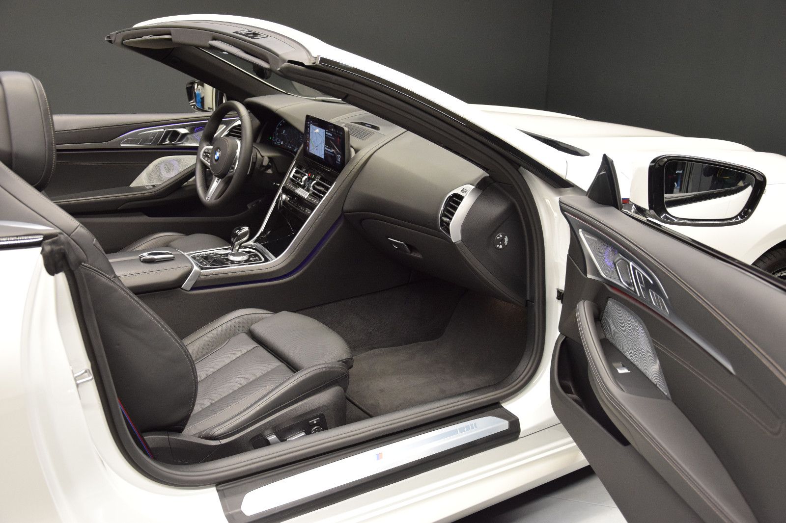 Fahrzeugabbildung BMW 840i M Sport Pro Cabrio HuD Sitzlklima Laser B&W