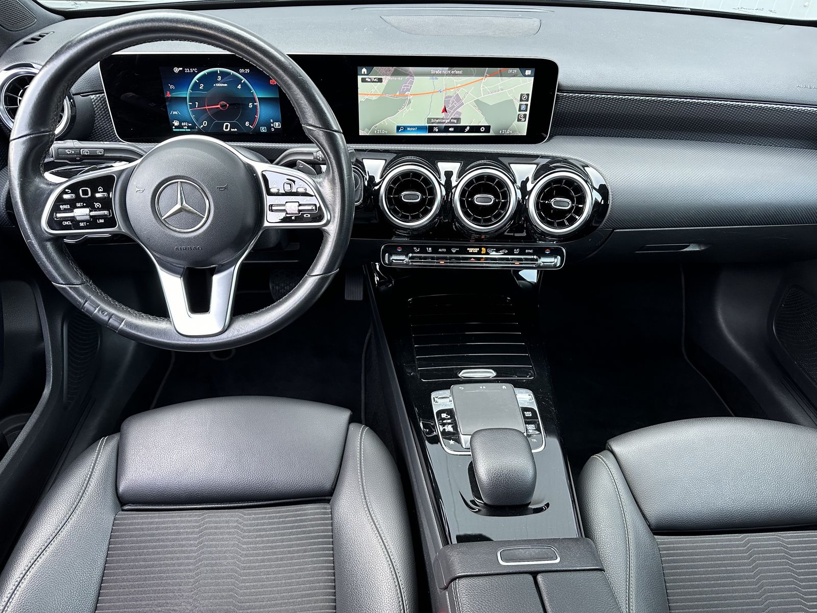 Fahrzeugabbildung Mercedes-Benz A 220d Progressive DCT NAV+LED+SHZ+KAMERA+AHK+EU