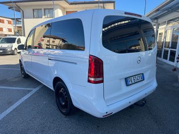 Mercedes V 220 - 6