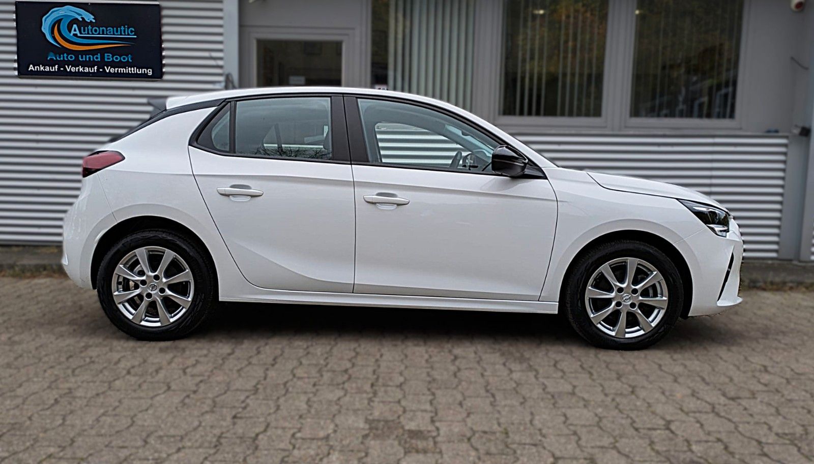 Fahrzeugabbildung Opel Corsa F 1.5D ACC NAVI SITZ+LENKR.HZG LED CARPLAY