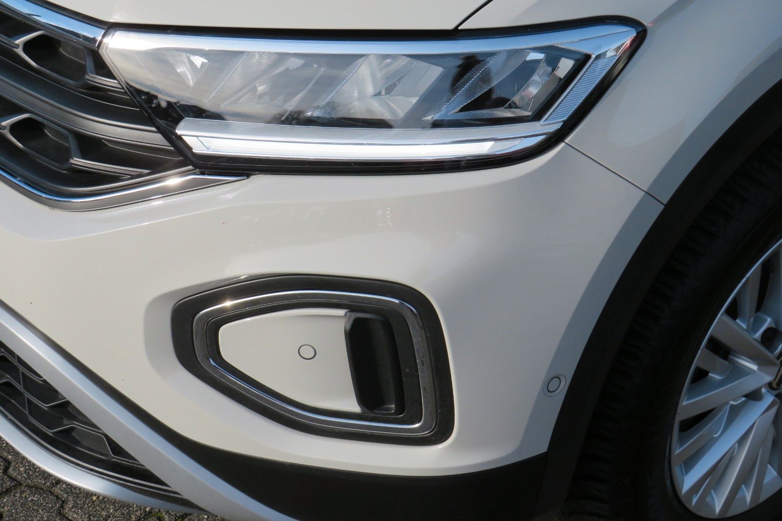 Fahrzeugabbildung Volkswagen T-Roc Life DSG AHK NAVI SITZH. APP-CON. LED 1Hd