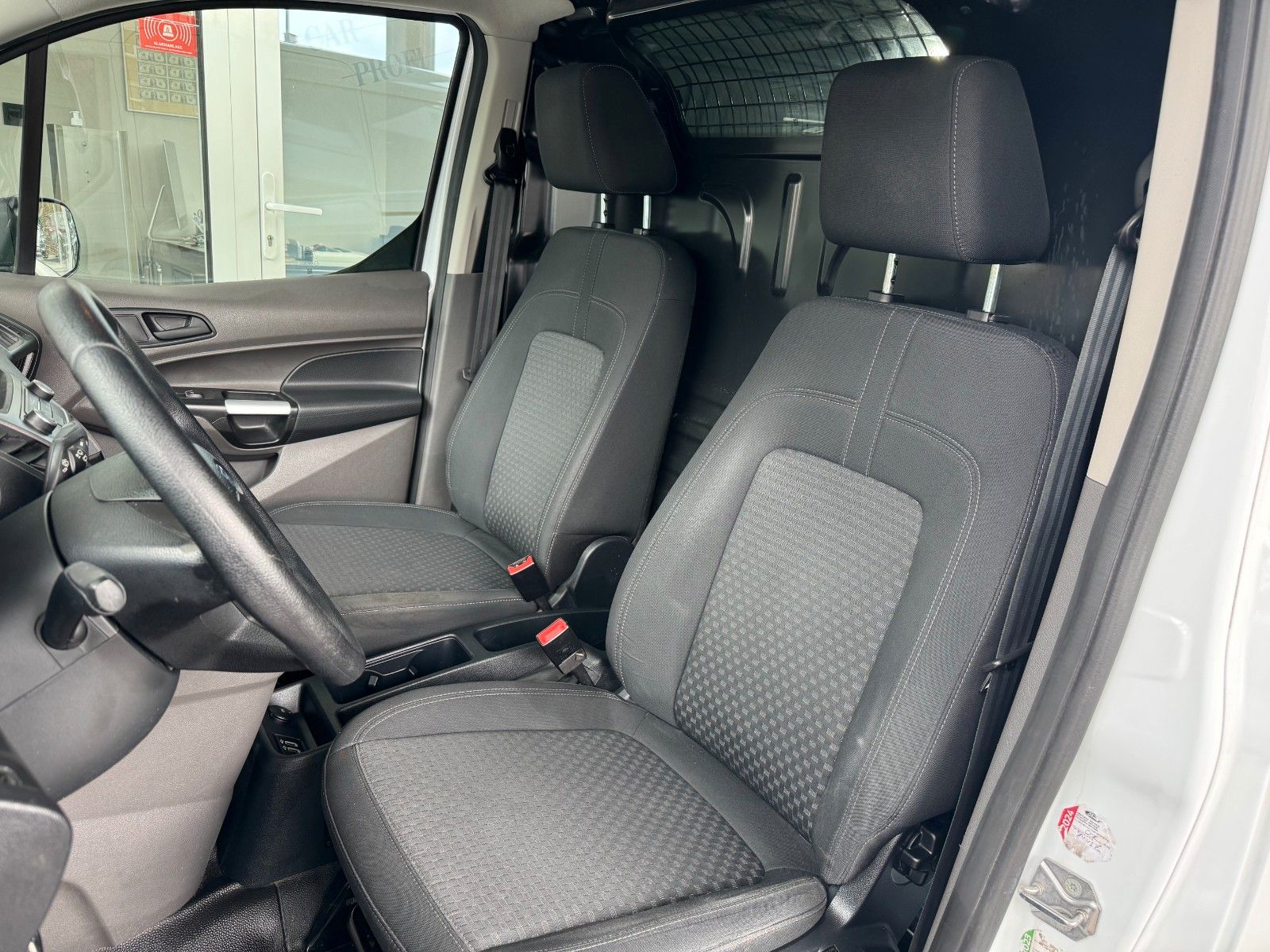 Fahrzeugabbildung Ford Transit Connect Kasten lang Autom. AppConect/1.H