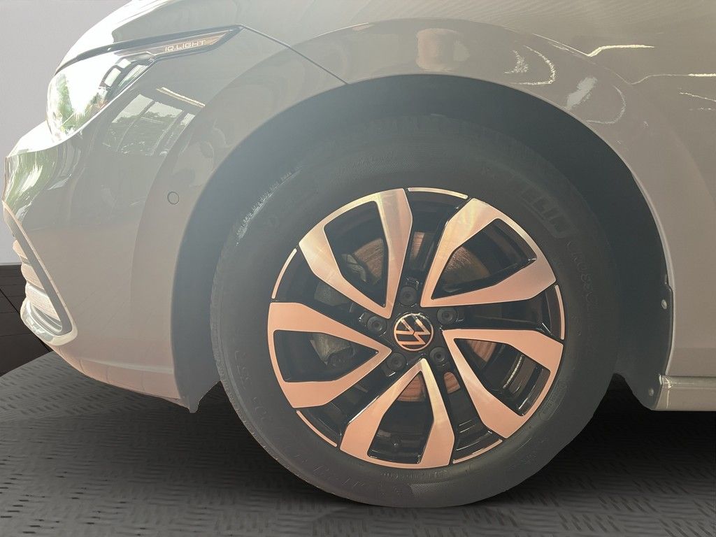 Volkswagen Golf 8 Active 2.0 TDI DSG AHK Panoramadach foto 3