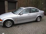 BMW 323i  AUTOMATIK - BMW 323 mit Benzin-Antrieb: Limousine, Automatik