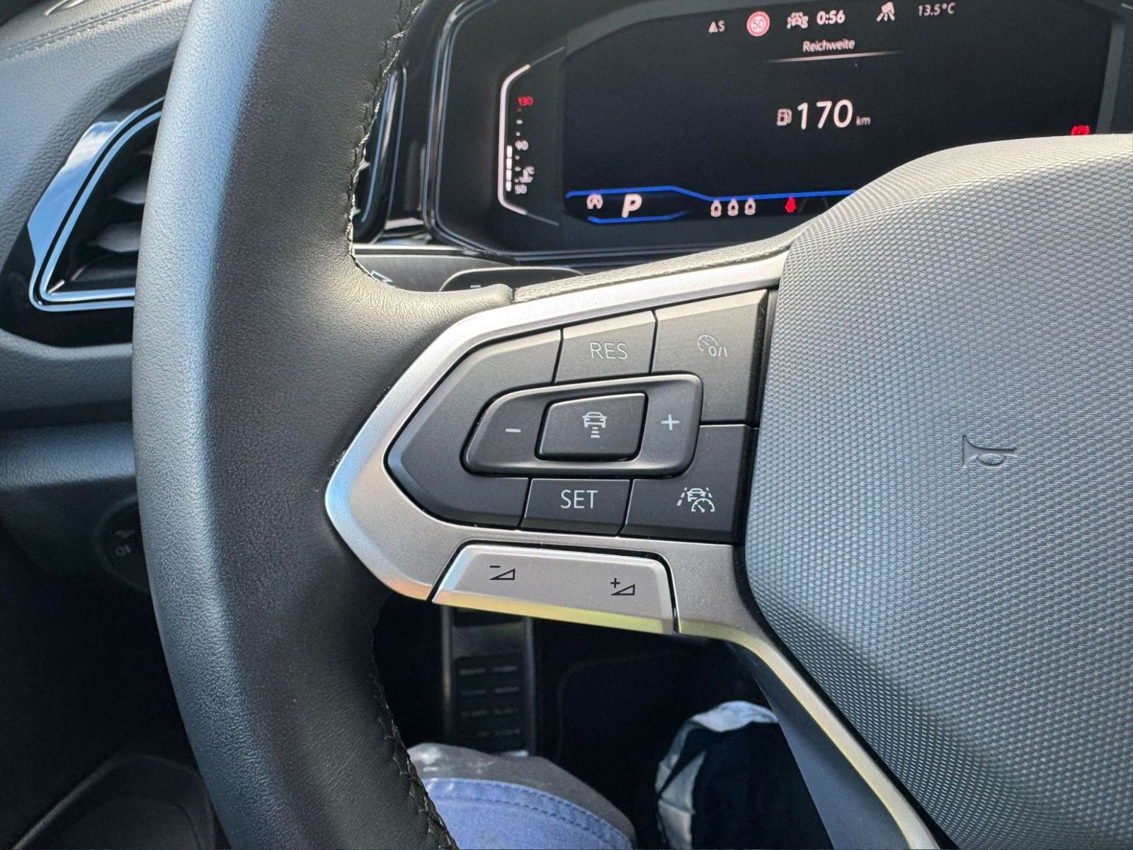 Fahrzeugabbildung Volkswagen T-Roc 2.0 TSI  R-Line 4Motion 190 PS*PANO*ACC*