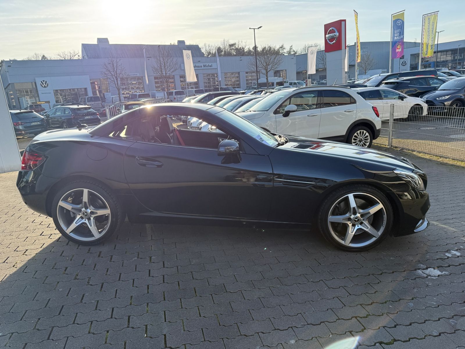 Fahrzeugabbildung Mercedes-Benz SLC 300 AMG MEMORY RFK LED