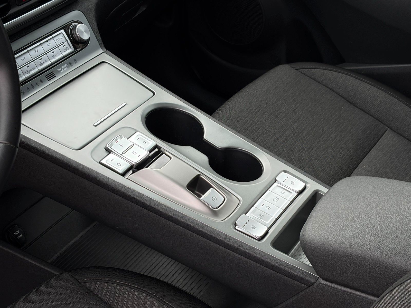 Fahrzeugabbildung Hyundai KONA E Trend ACC PDC CAM SHZ LHZ Navi CarPlay