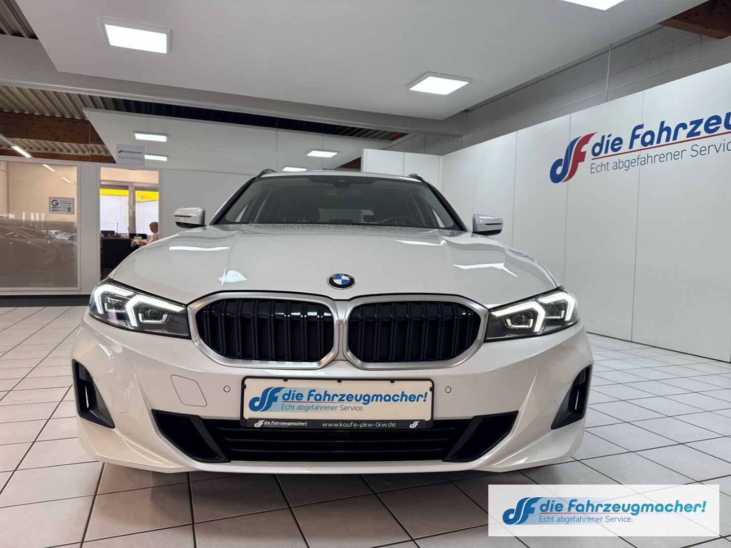 Fahrzeugabbildung BMW 320 d Touring Mild-Hybrid EU6d HUD Navi Digitale