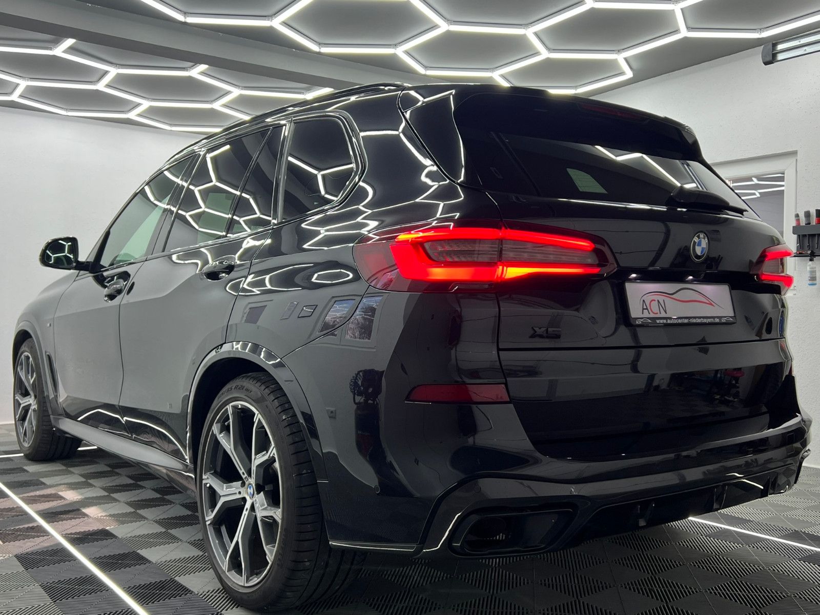 Fahrzeugabbildung BMW X5 xDrive 30 d M SPORT/DAB/AHK/ACC/360*/7-SITZER