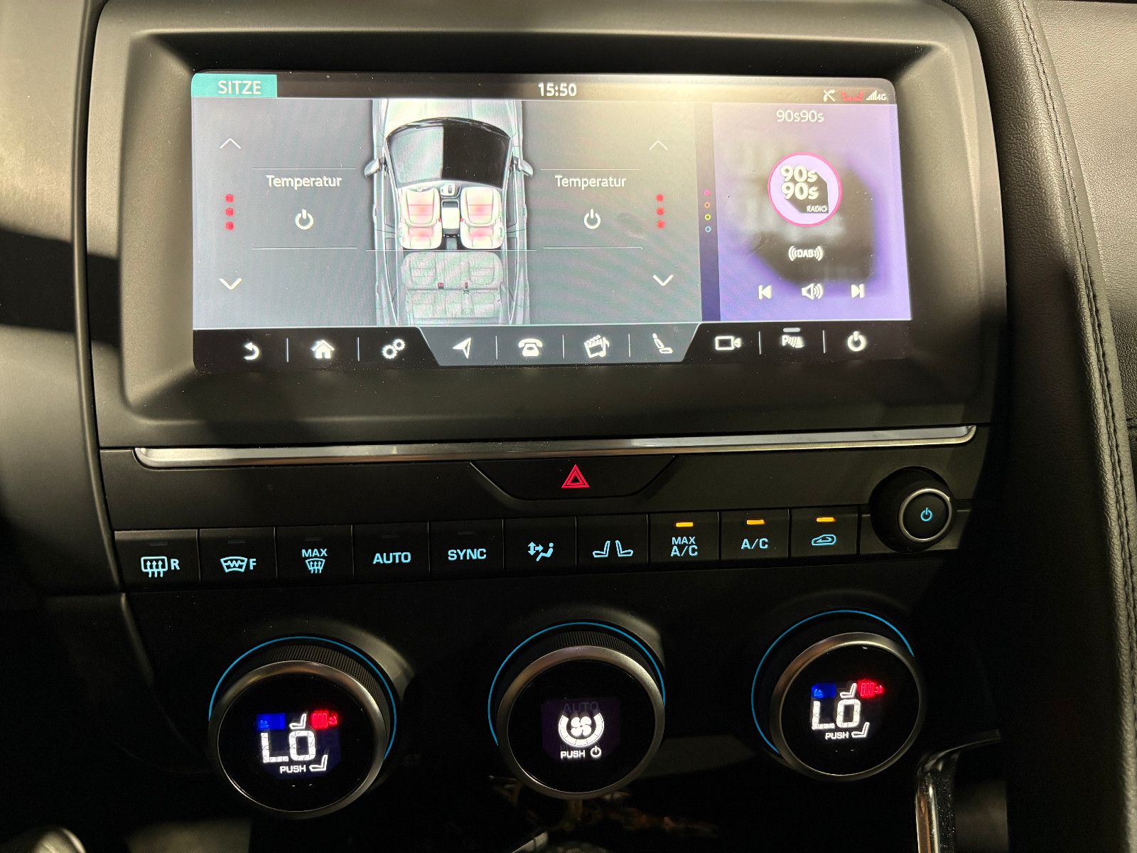 Fahrzeugabbildung Jaguar E-PACE S/NAVI/KAMERA/APPLE/ACC/SHZ/KLIMA/TOTWINK