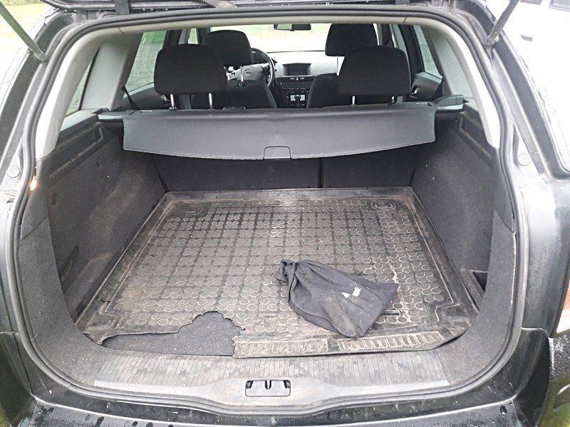 Opel Astra 2010 — photo 8